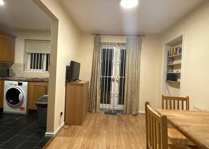 Nice Double Room In Heart Of London